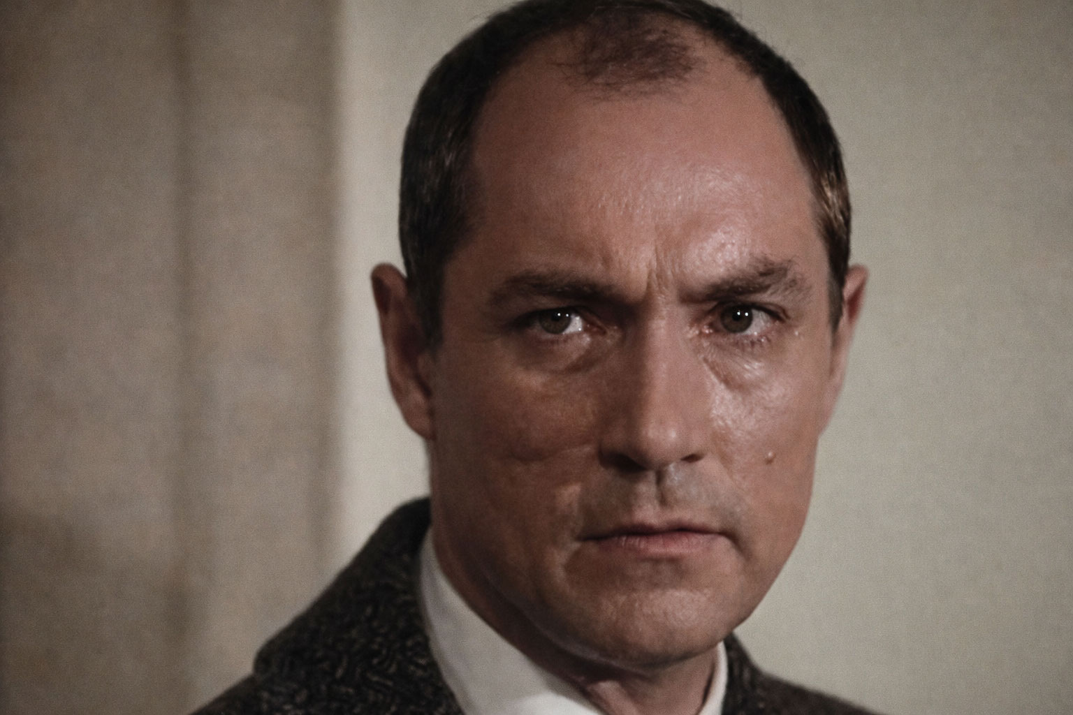 Мартин Бенрат в роли Йозефа Шварца