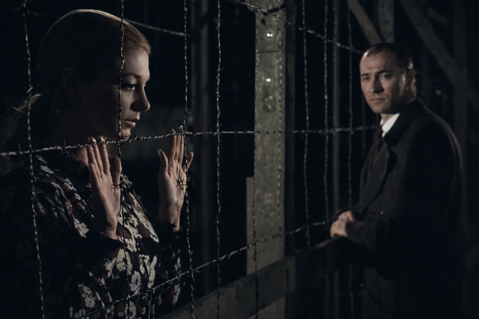 Эрика Плухар и Мартин Бенрат, сцена из фильма Ночь в Лиссабоне 1971 года